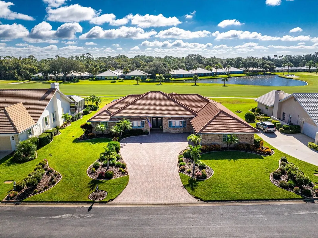 Property Slideshow image 1 of 77 | 810 carnoustie dr, Venice, FL, 34293