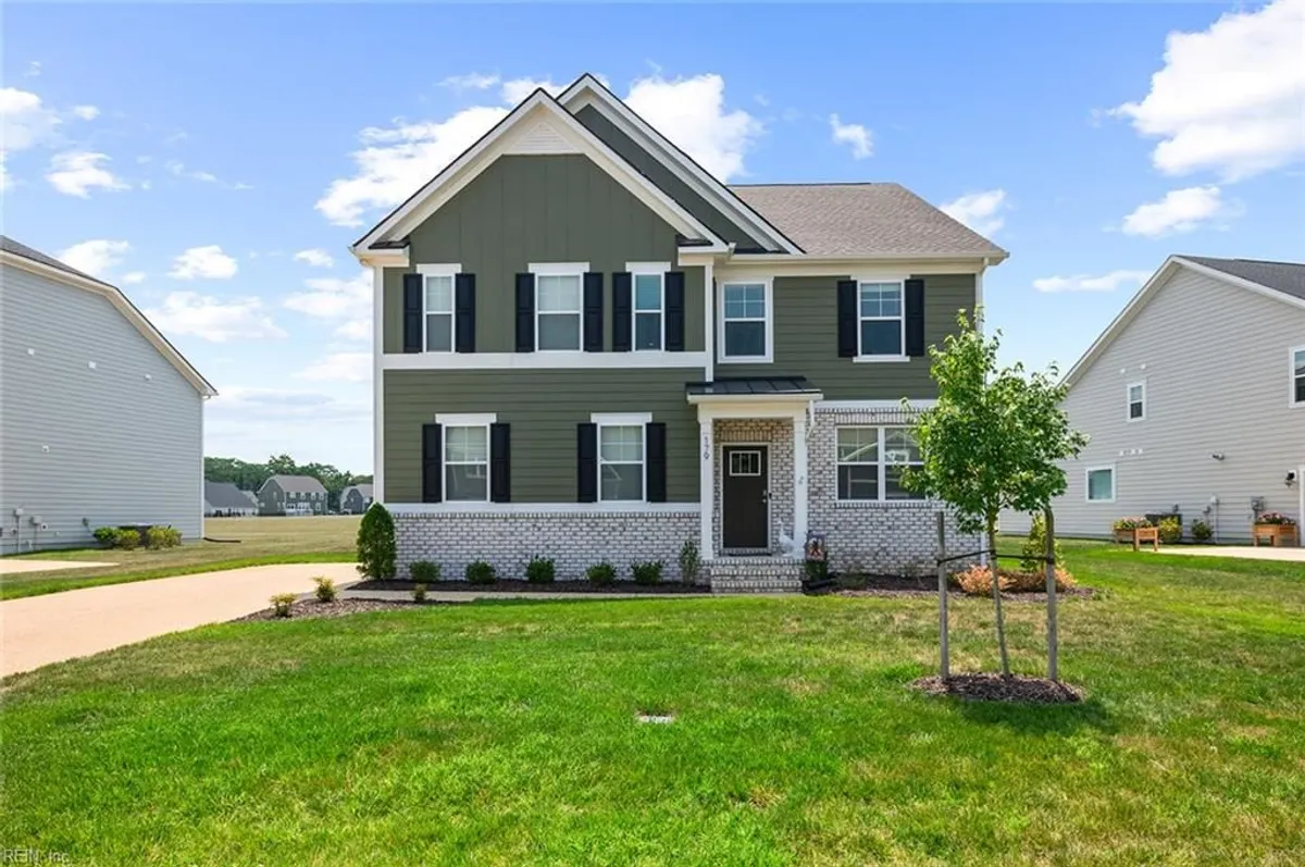 Property Slideshow image 1 of 34 | 179 royal blackheath cv, Smithfield, VA, 23430
