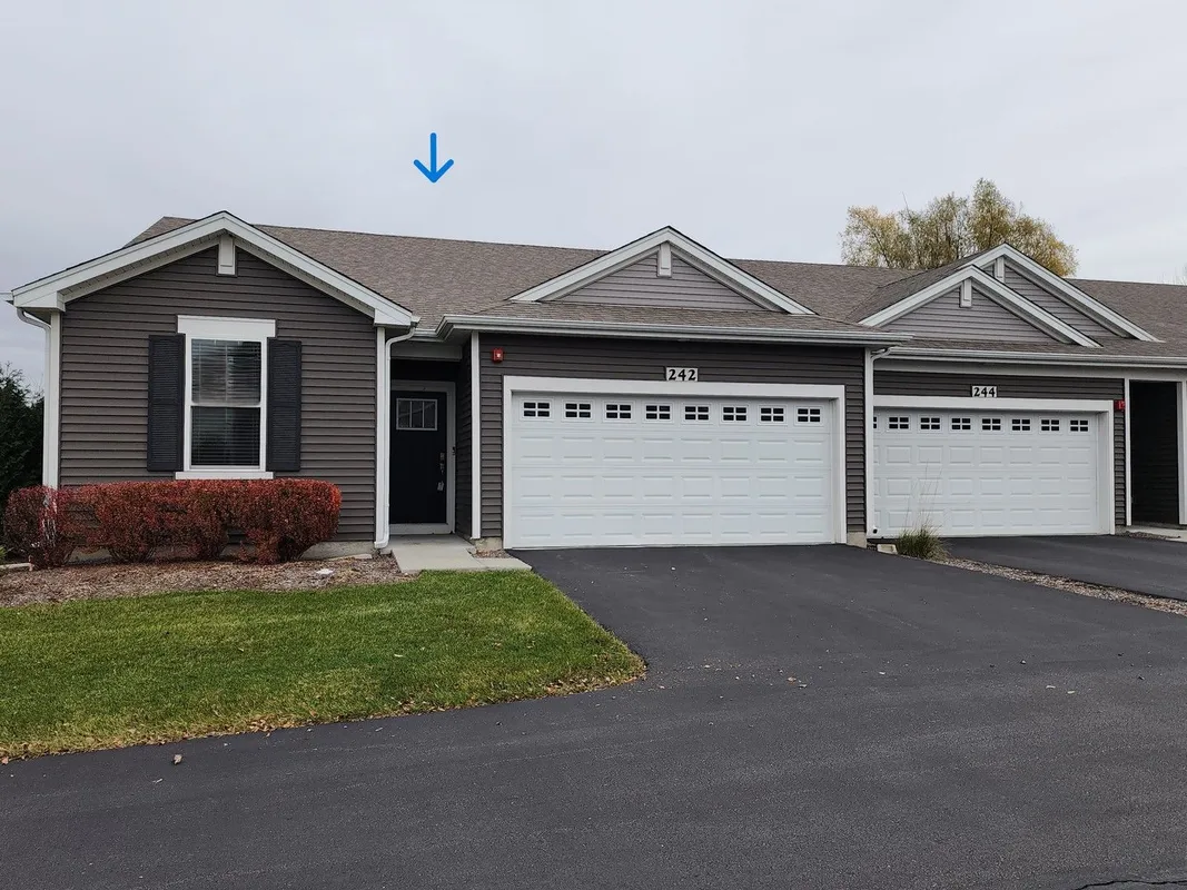 Property Slideshow image 1 of 1 | 242 sussex ln, North Aurora, IL, 60542