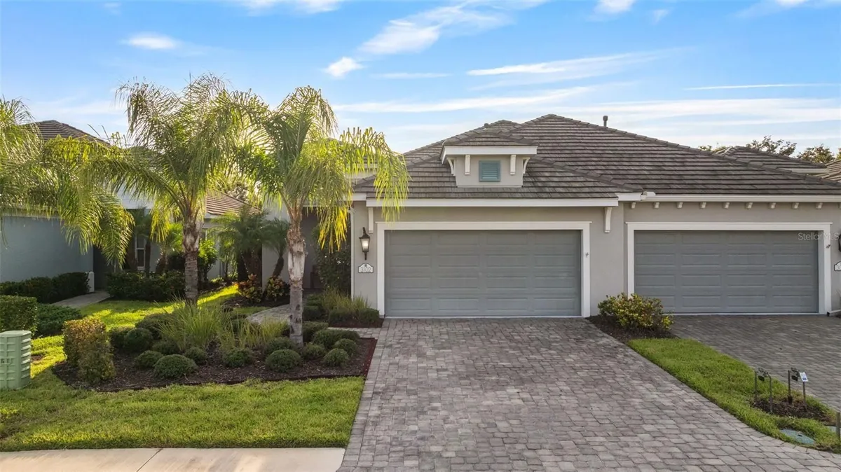 Property Slideshow image 1 of 54 | 3102 sky blue cv, Bradenton, FL, 34211