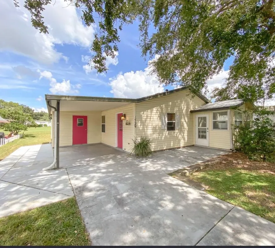 Property Slideshow image 1 of 13 | 1729 lauren ln, Lady Lake, FL, 32159