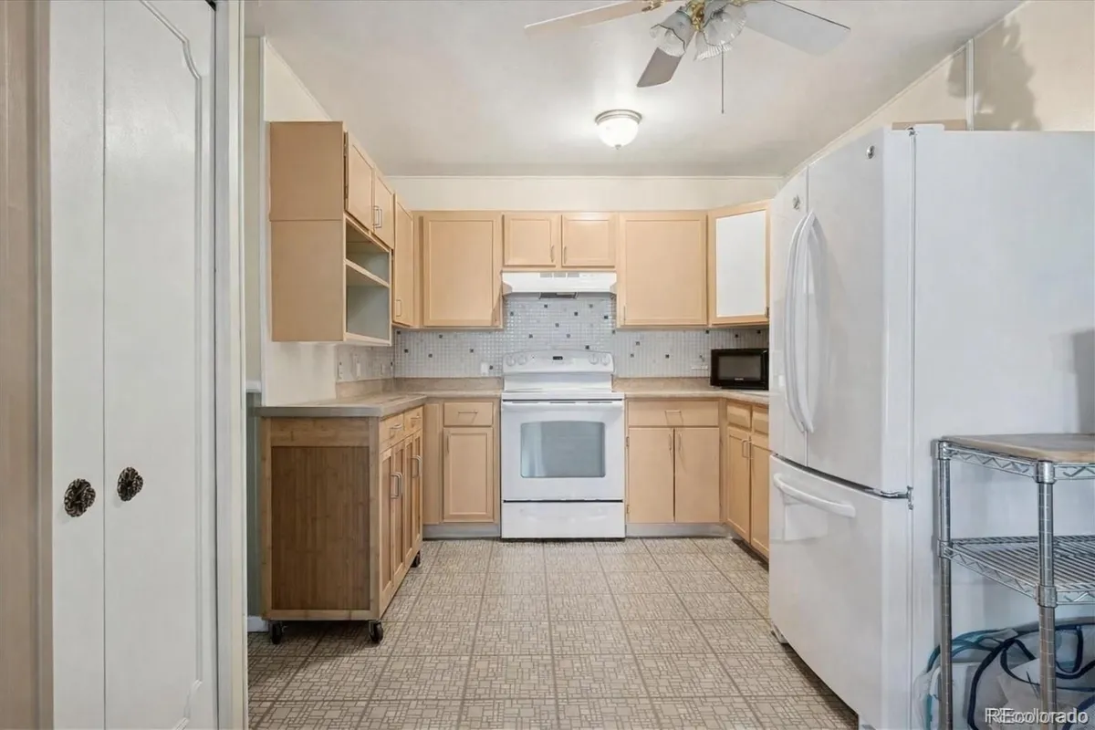 Property Slideshow image 1 of 32 | 660 s alton way 2d, Denver, CO, 80247