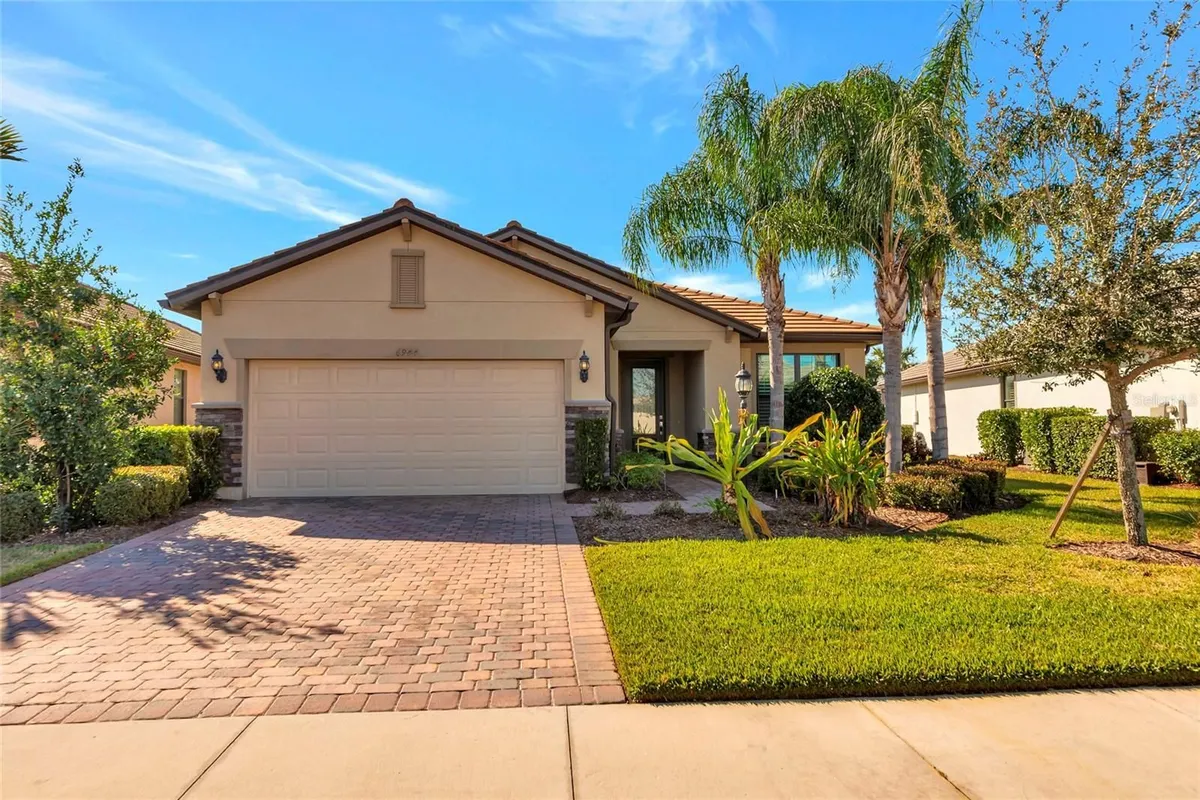 Property Slideshow image 1 of 63 | 6944 gosport cv, Bradenton, FL, 34202
