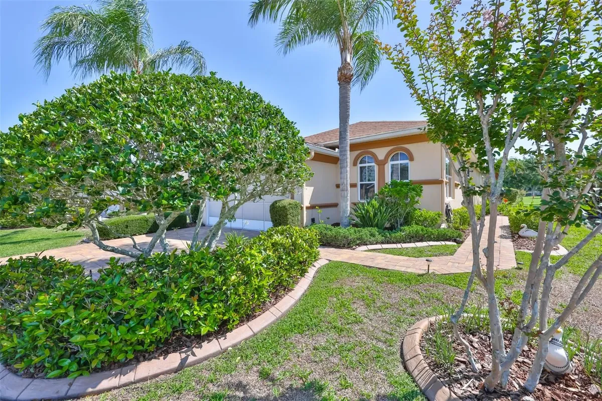 Property Slideshow image 1 of 52 | 1917 sterling glen ct, Sun City Center, FL, 33573