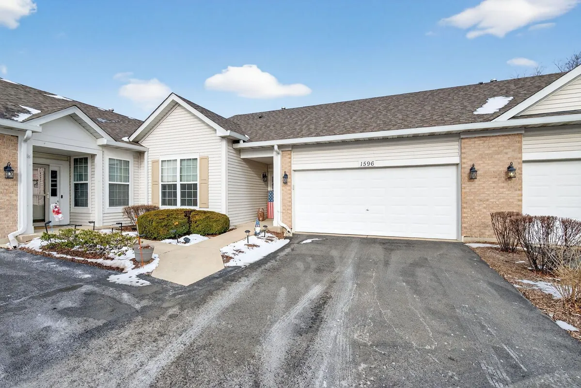 Property Slideshow image 1 of 37 | 1596 w ludington cir, Romeoville, IL, 60446