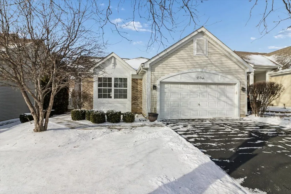 Property Slideshow image 1 of 27 | 13744 s ironwood dr, Plainfield, IL, 60544