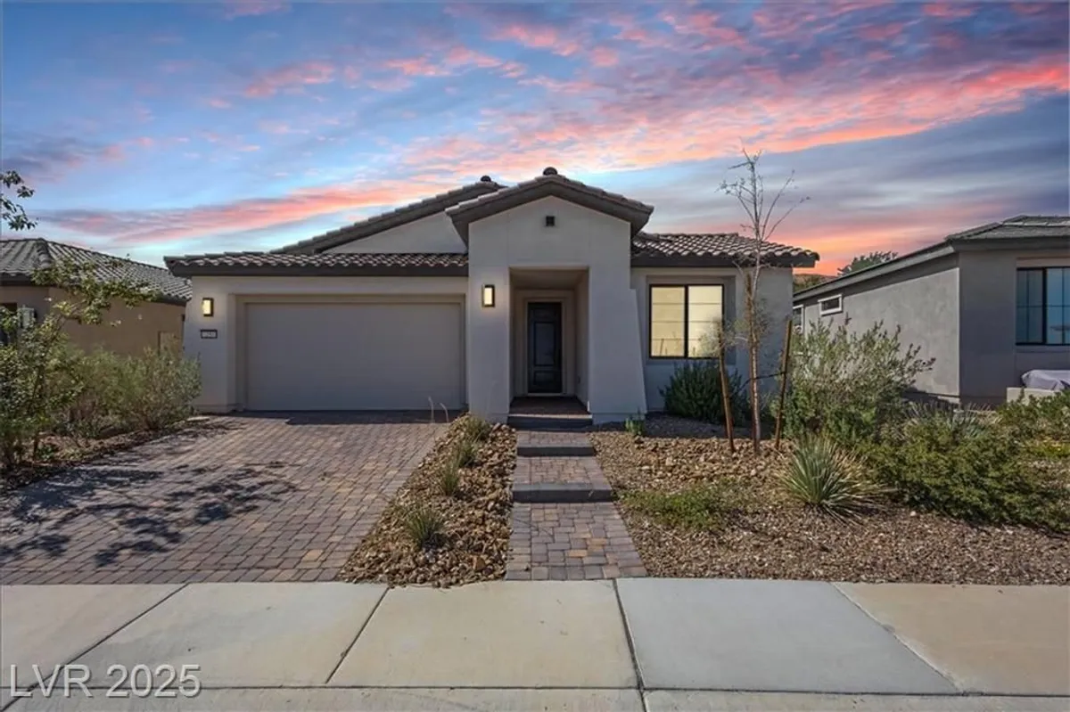 Property Slideshow image 1 of 35 | 25 stone yucca ct, Henderson, NV, 89011