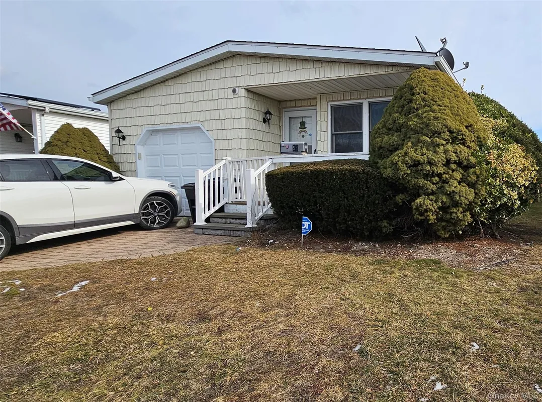 Property Slideshow image 1 of 2 | 54 dogwood ln, Manorville, NY, 11949