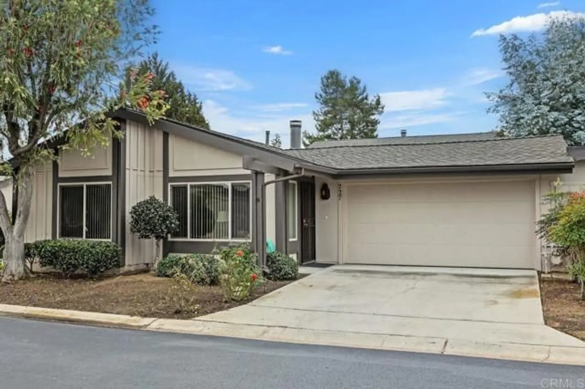 Property Slideshow image 1 of 39 | 727 nob cir, Vista, CA, 92084