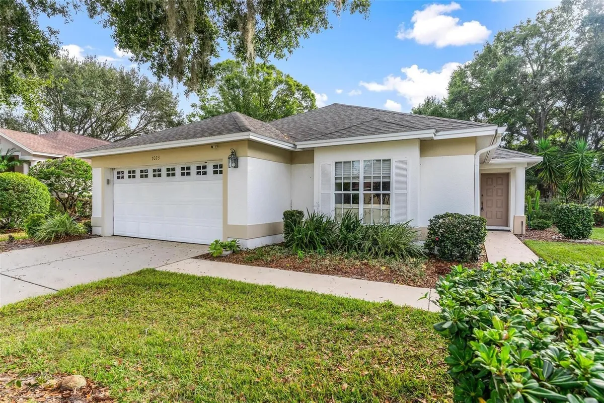 Property Slideshow image 1 of 39 | 7023 arcadian ct, Mount Dora, FL, 32757