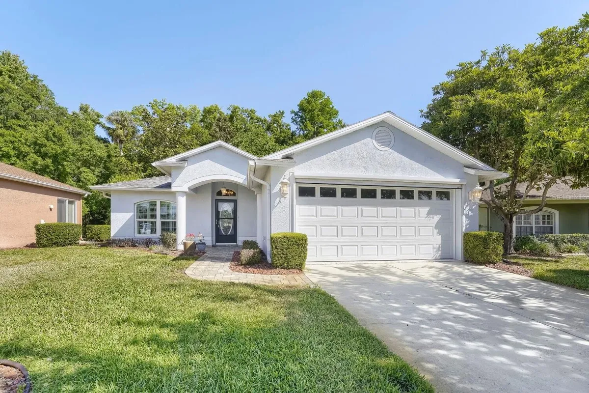 Property Slideshow image 1 of 27 | 11337 clear oak cir, New Port Richey, FL, 34654