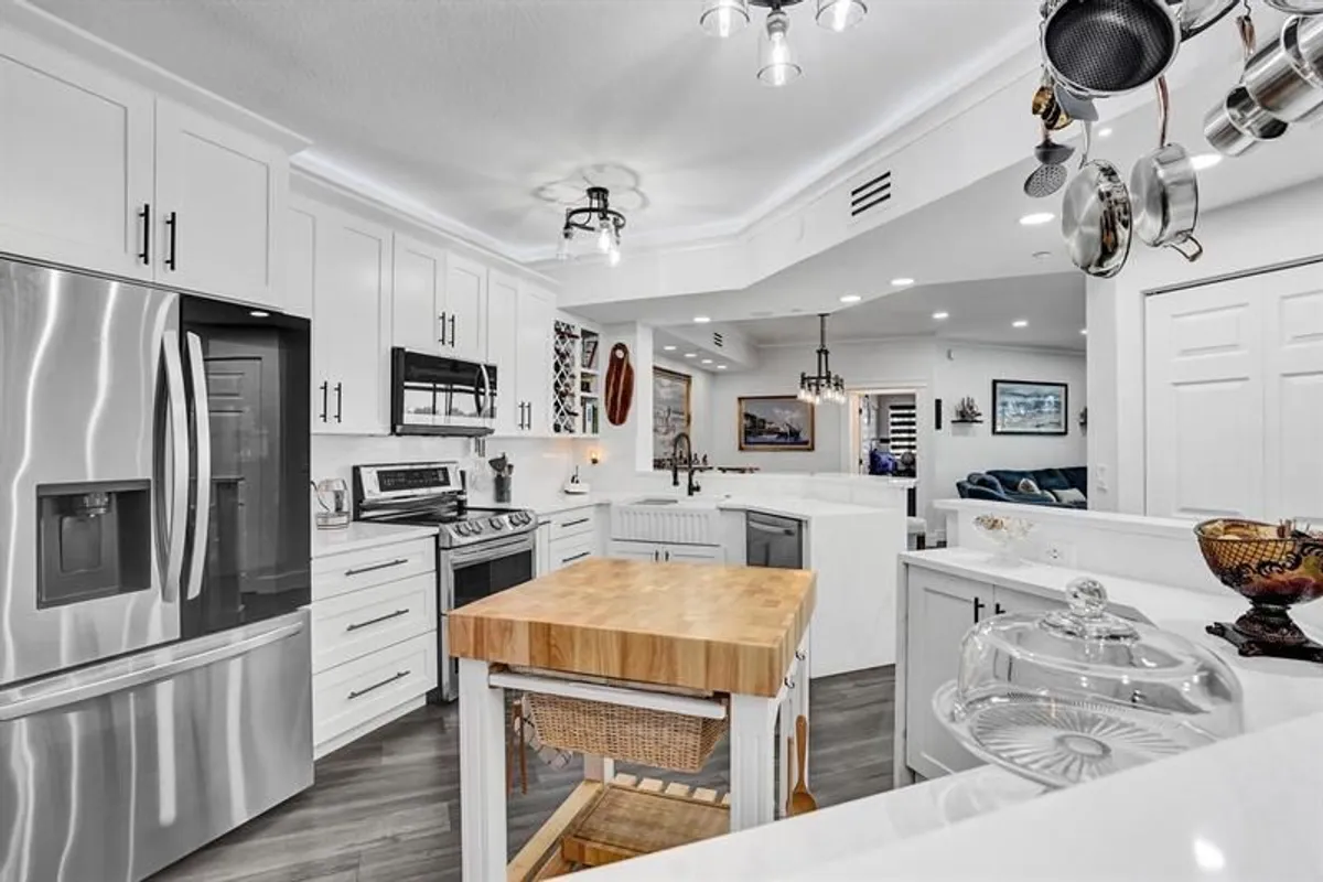 Property Slideshow image 1 of 57 | 7755 yardley dr 209, Tamarac, FL, 33321