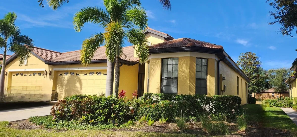 Property Slideshow image 1 of 31 | 237 mystic falls dr, Apollo Beach, FL, 33572