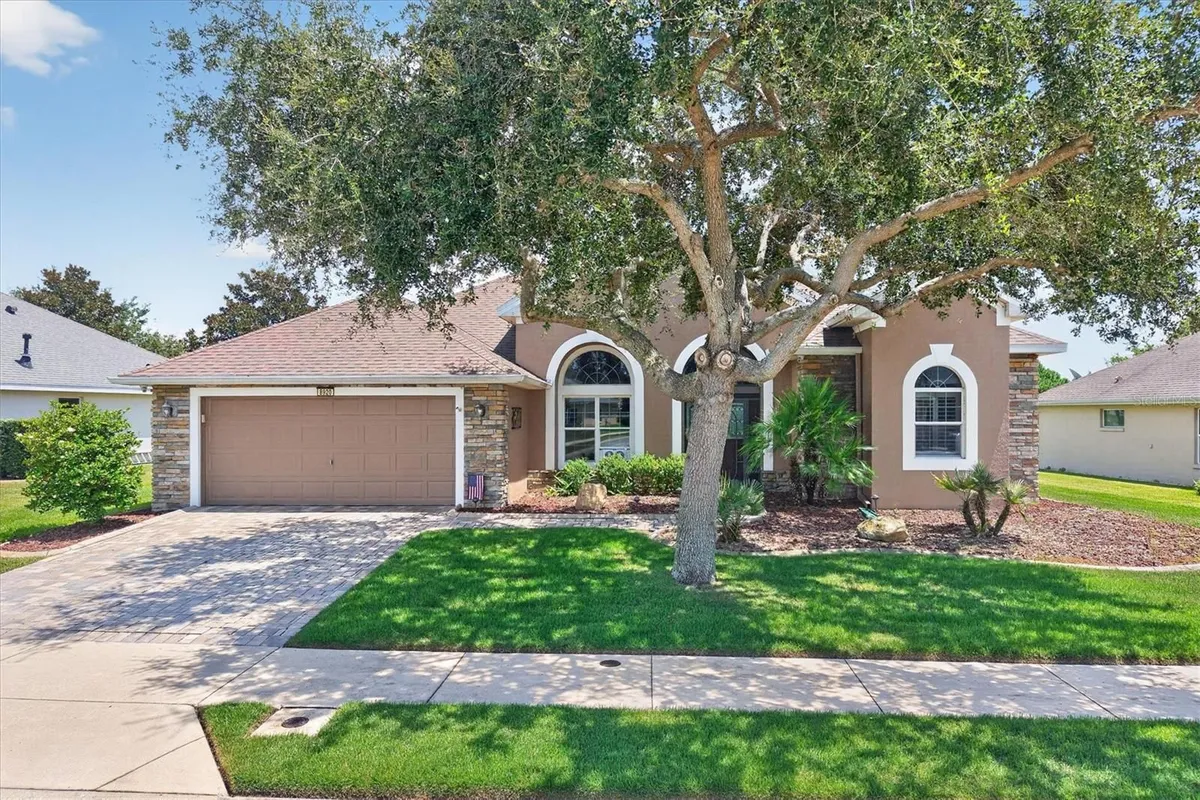 Property Slideshow image 1 of 40 | 8920 bridgeport bay cir, Mount Dora, FL, 32757