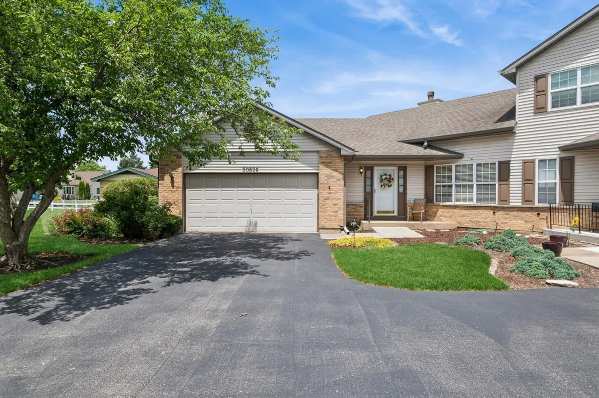 Property Slideshow image 1 of 23 | 20826 w torrey pines, Plainfield, IL, 60544
