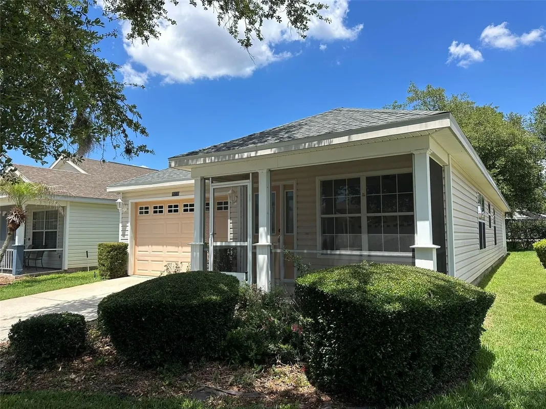 Property Slideshow image 1 of 23 | 25335 cranes roost cir, Leesburg, FL, 34748