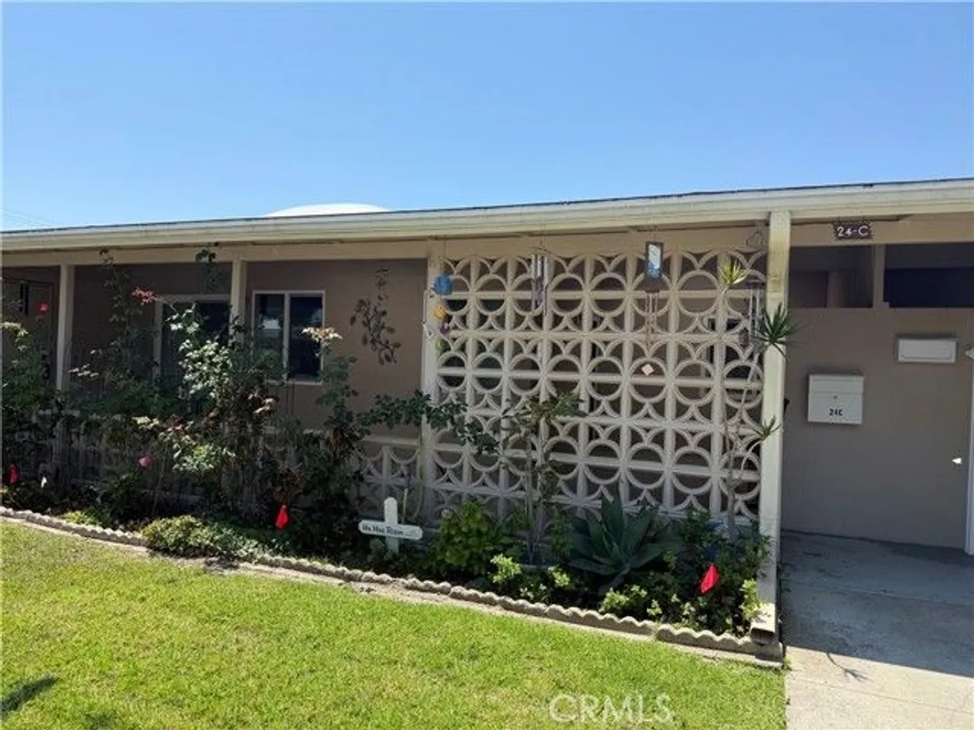 Property Slideshow image 1 of 9 | 13421 del monte dr apt 24c, Seal Beach, CA, 90740