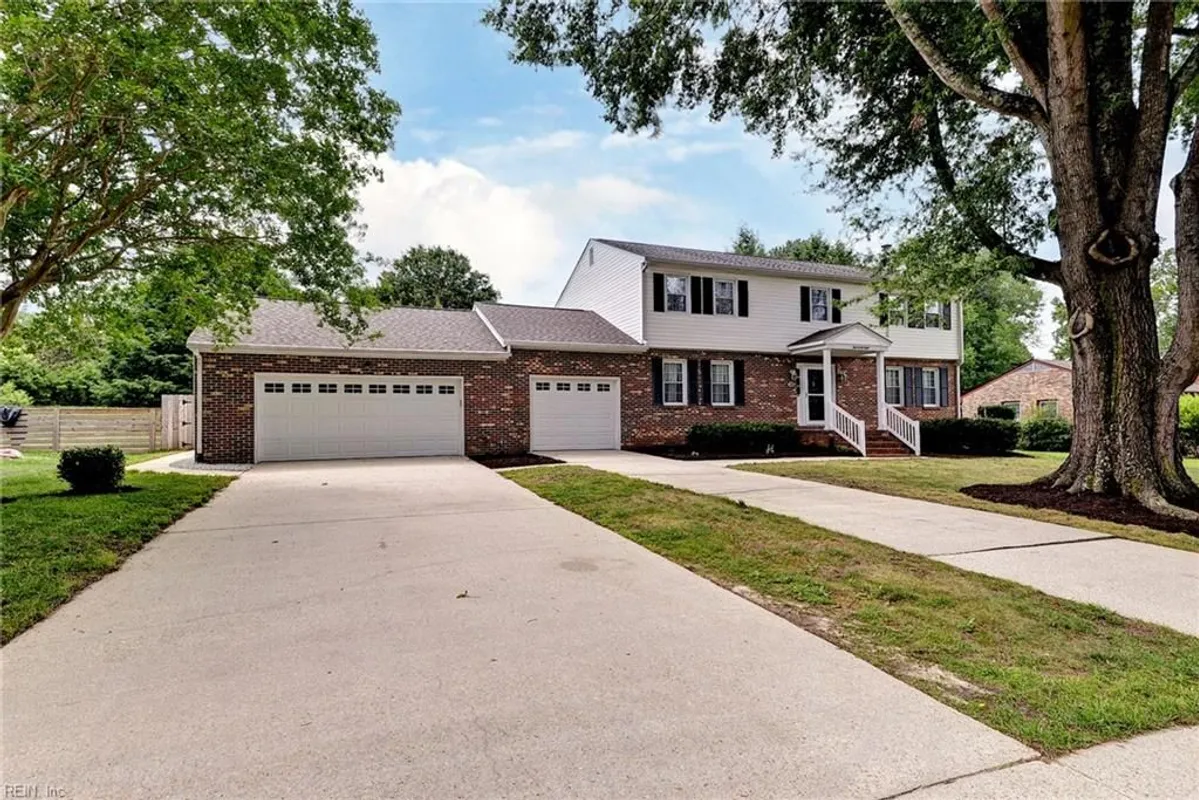Property Slideshow image 1 of 41 | 128 country club dr, Williamsburg, VA, 23188