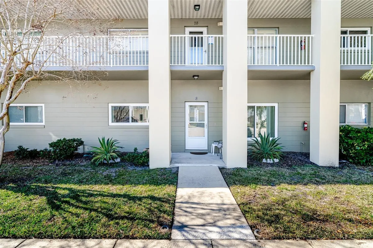 Property Slideshow image 1 of 28 | 2296 monaco ln 8, Clearwater, FL, 33763
