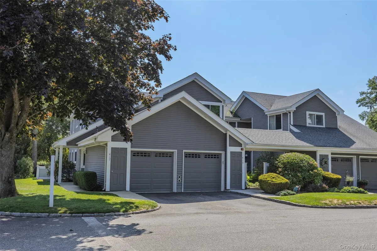 Property Slideshow image 1 of 28 | 416 lindsay ln, Brookhaven, NY, 11955
