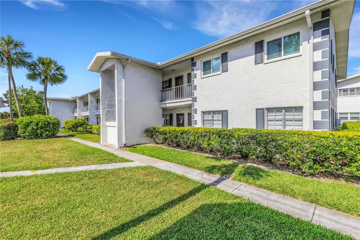 Property Slideshow image 1 of 29 | 105 47th avenue dr 376, Bradenton, FL, 34207