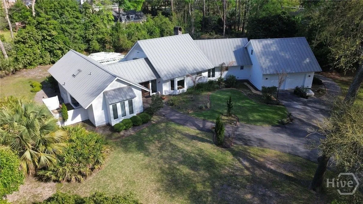 Property Slideshow image 1 of 21 | 26 hemingway dr, Savannah, GA, 31411