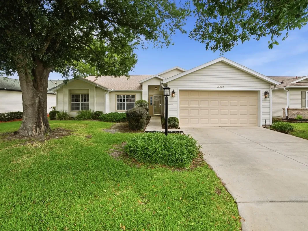 Property Slideshow image 1 of 43 | 25069 riverwalk dr, Leesburg, FL, 34748