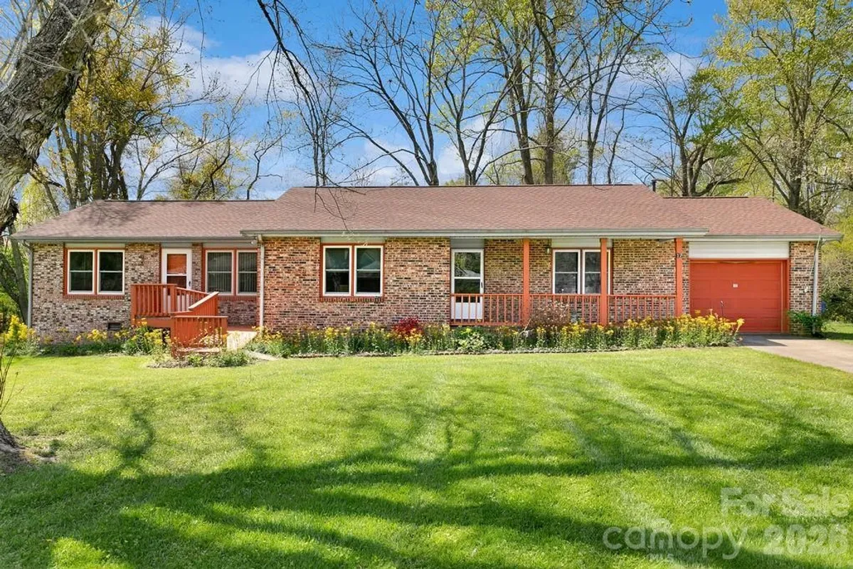 Property Slideshow image 1 of 34 | 17 resada dr, Brevard, NC, 28712