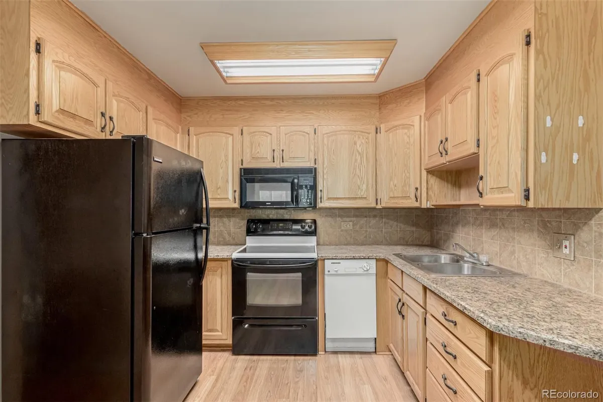 Property Slideshow image 1 of 34 | 635 s alton way 4b, Denver, CO, 80247