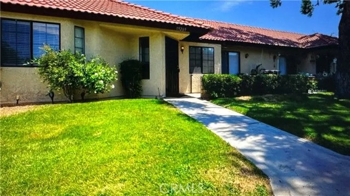 Property Slideshow image 1 of 20 | 19269 elm dr, Apple Valley, CA, 92308