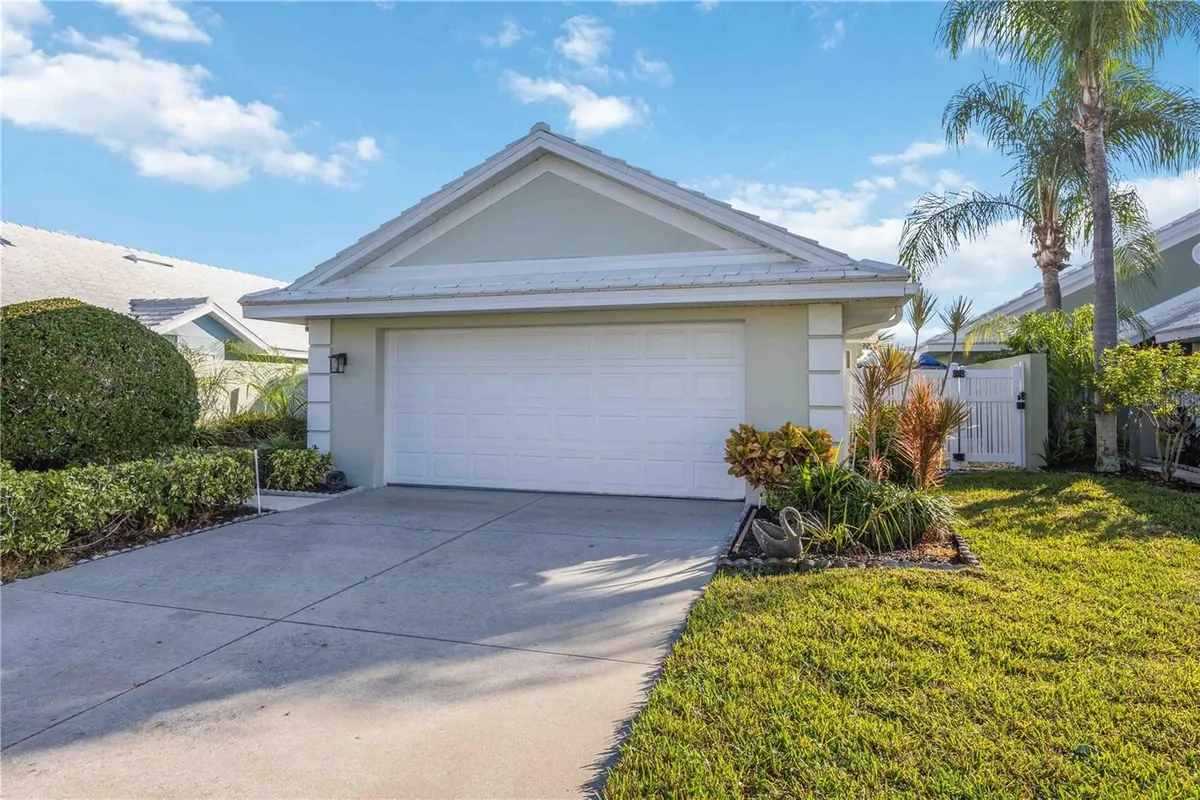 Property Slideshow image 1 of 38 | 805 harrington lake dr 76, Venice, FL, 34293