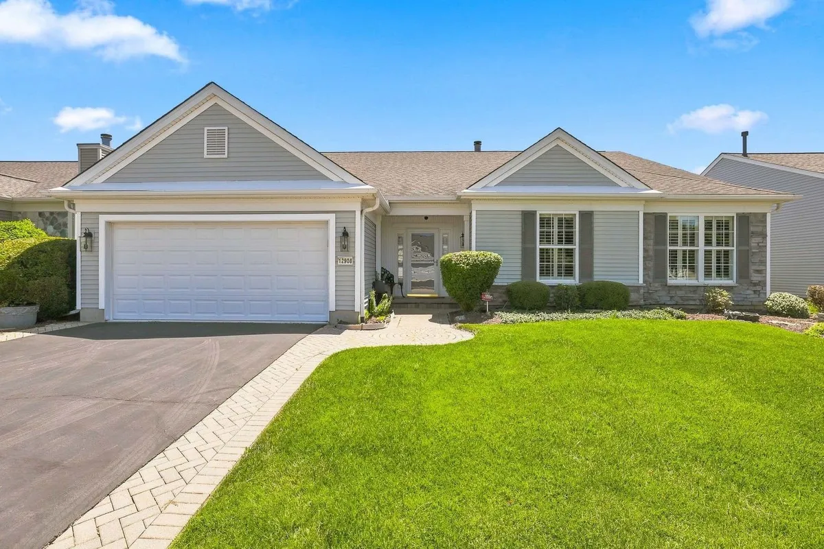 Property Slideshow image 1 of 35 | 12908 farm hill dr, Huntley, IL, 60142
