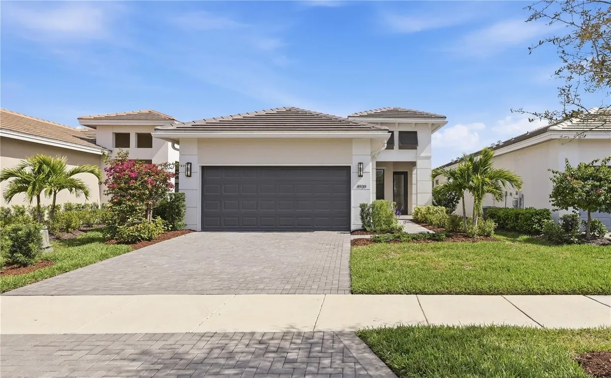 Property Slideshow image 1 of 50 | 4939 carova way, Bradenton, FL, 34211