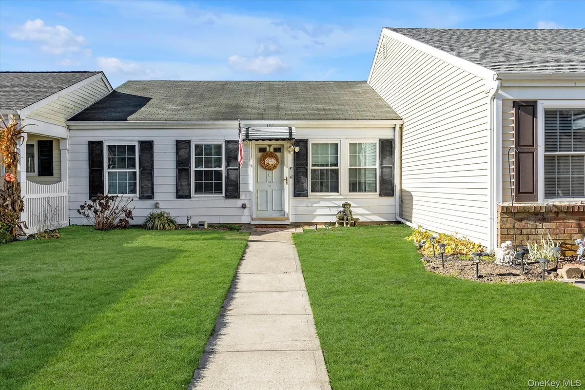 Property Slideshow image 1 of 14 | 141 forge ln, Coram, NY, 11727