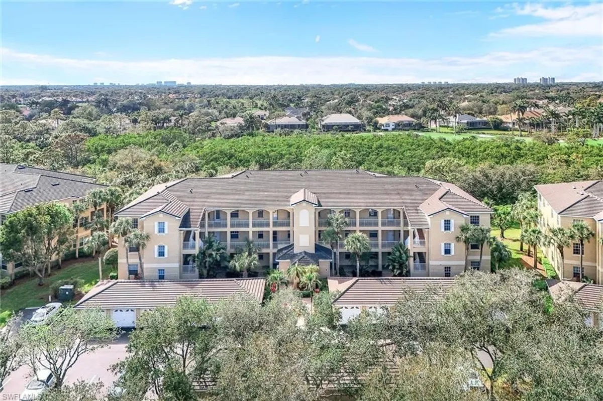Property Slideshow image 1 of 32 | 3461 pointe creek ct 102, Bonita Springs, FL, 34134