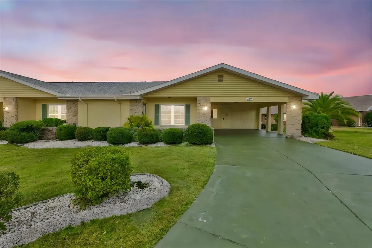 Property Slideshow image 1 of 61 | 1007 strawpocket pl, Sun City Center, FL, 33573