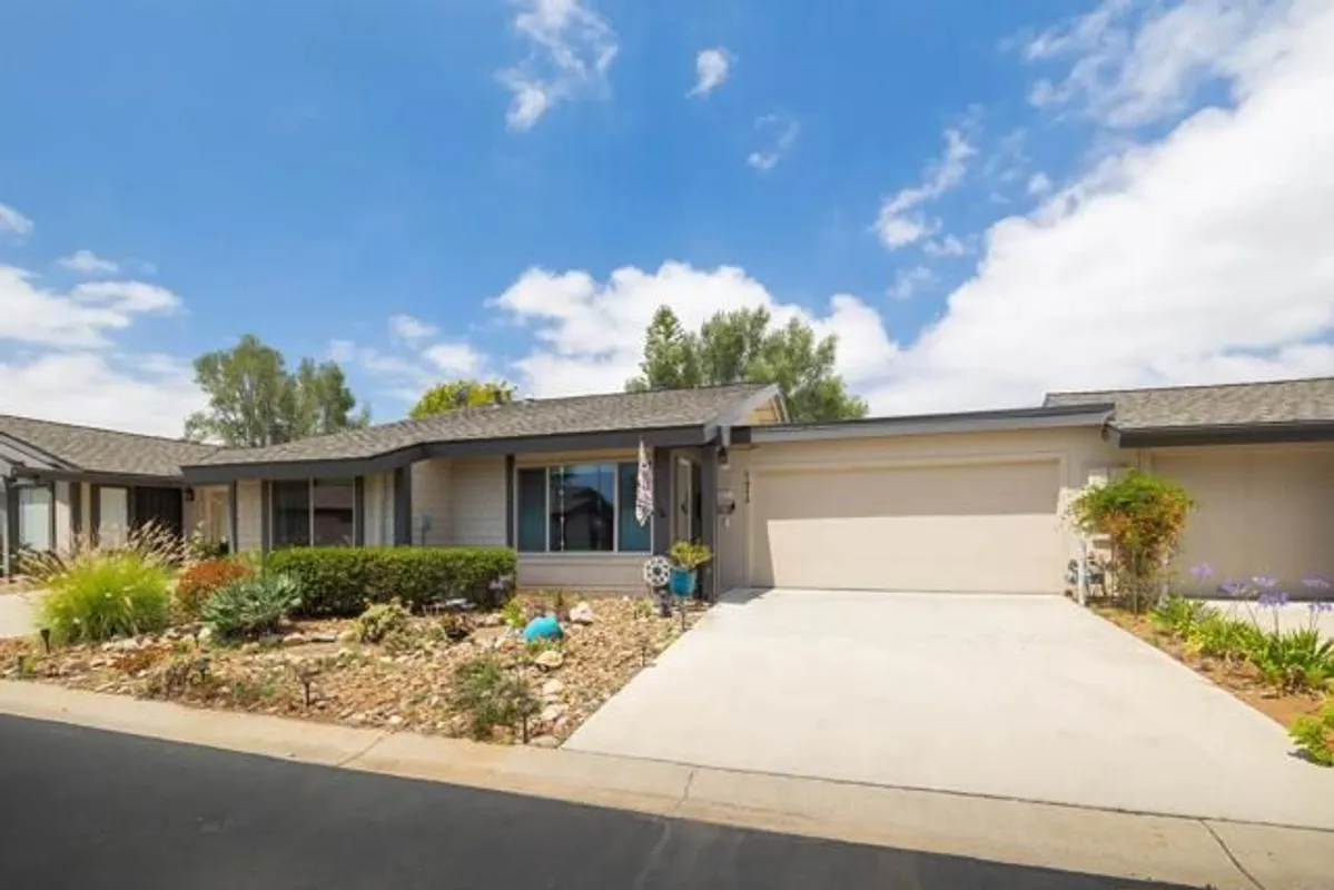 Property Slideshow image 1 of 25 | 1414 market st, Vista, CA, 92084