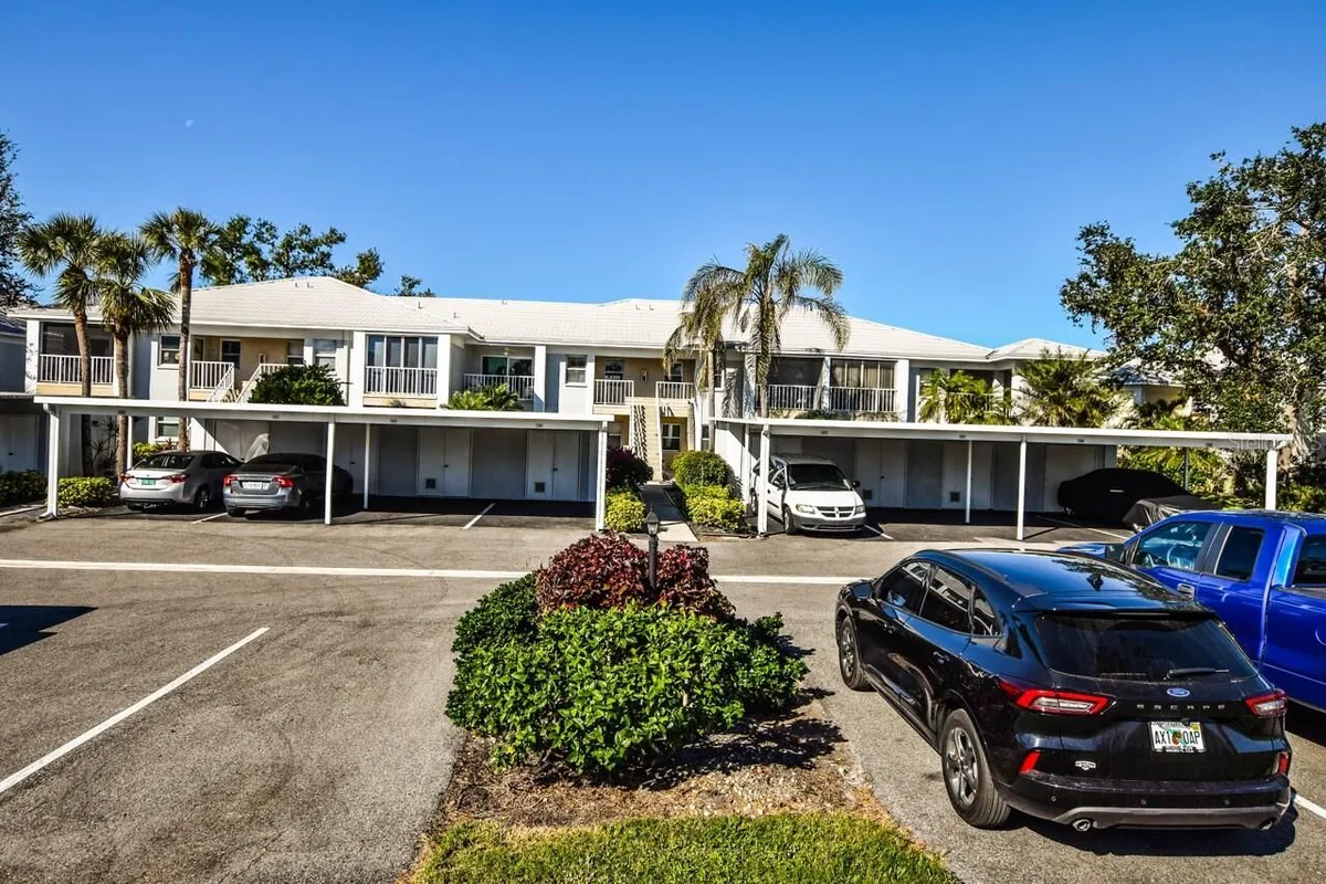 Property Slideshow image 1 of 52 | 427 cerromar ln unit 356, Venice, FL, 34293