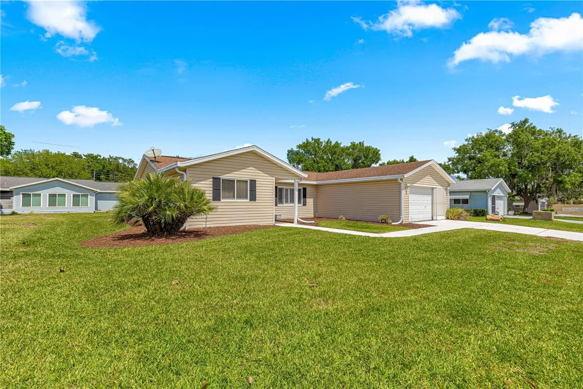 Property Slideshow image 1 of 43 | 9645 se 173rd pl, Summerfield, FL, 34491