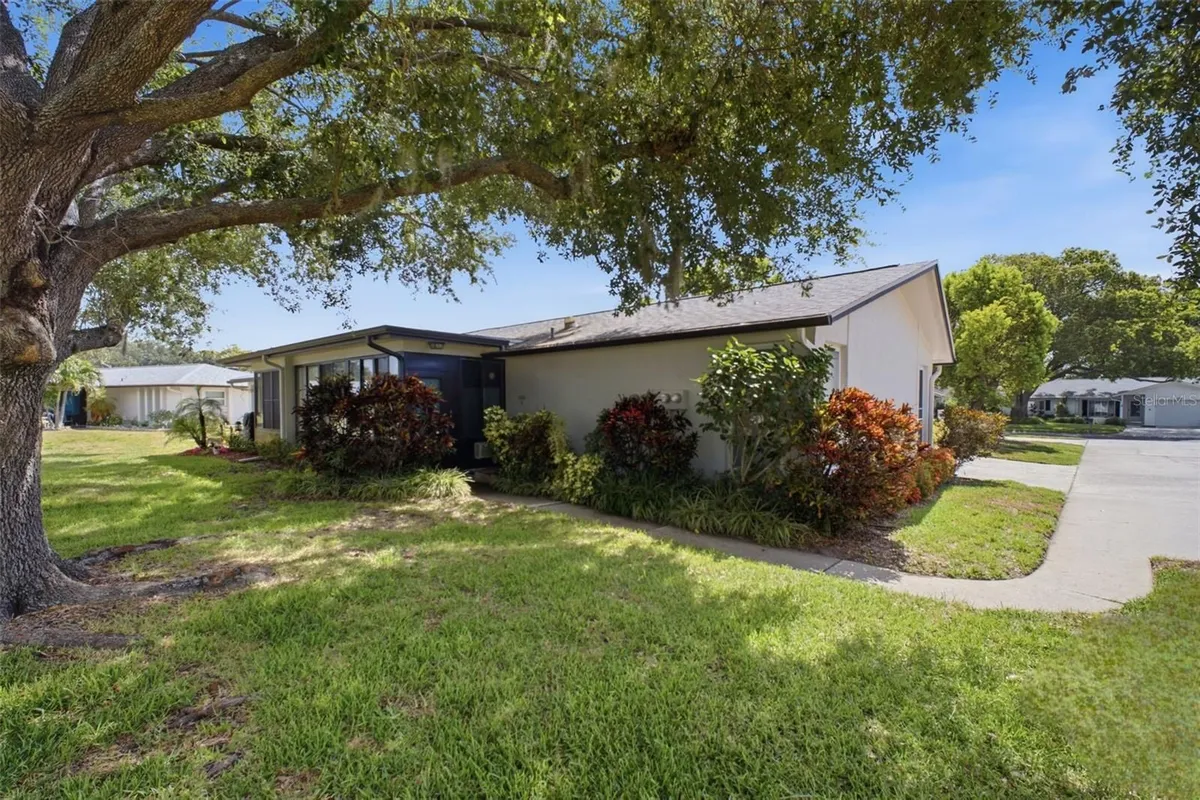 Property Slideshow image 1 of 46 | 1335 queen anne dr c, Palm Harbor, FL, 34684