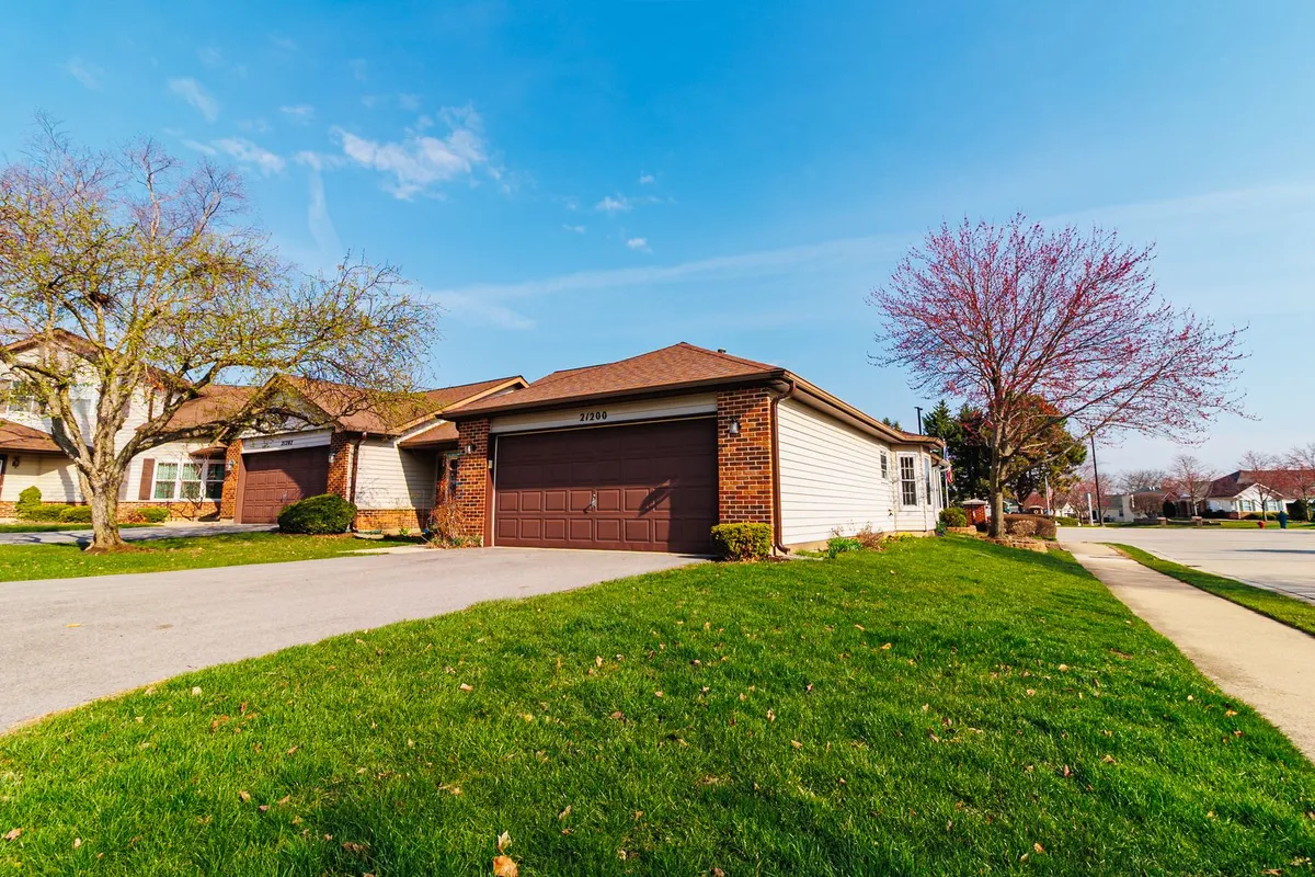 Property Slideshow image 1 of 26 | 21200 silktree cir, Plainfield, IL, 60544