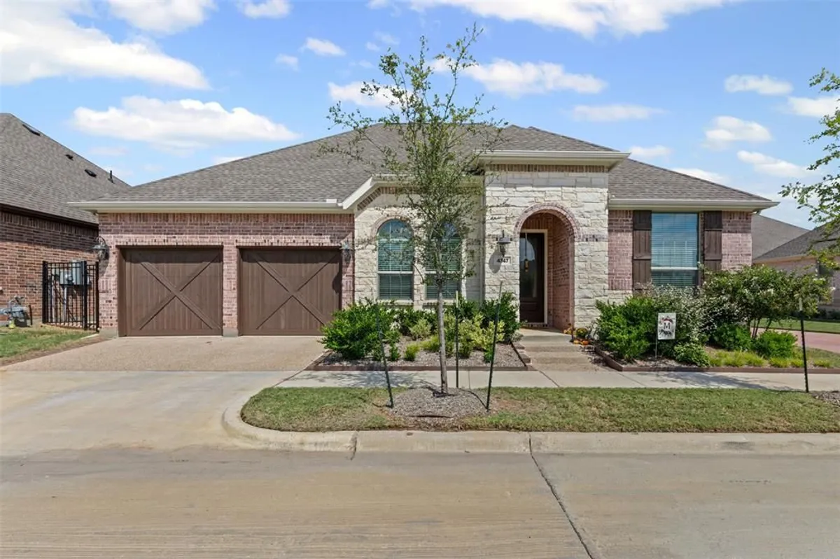 Property Slideshow image 1 of 30 | 4747 kings garden pkwy, Arlington, TX, 76005