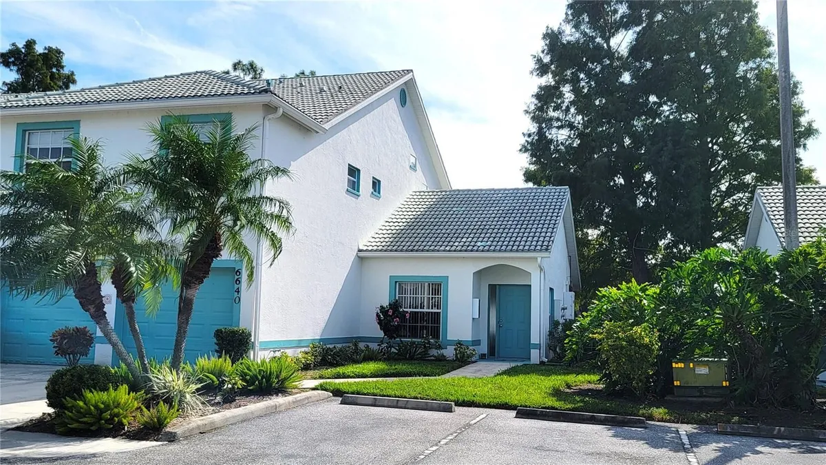 Property Slideshow image 1 of 3 | 6640 pineview ter # 6640, Bradenton, FL, 34203