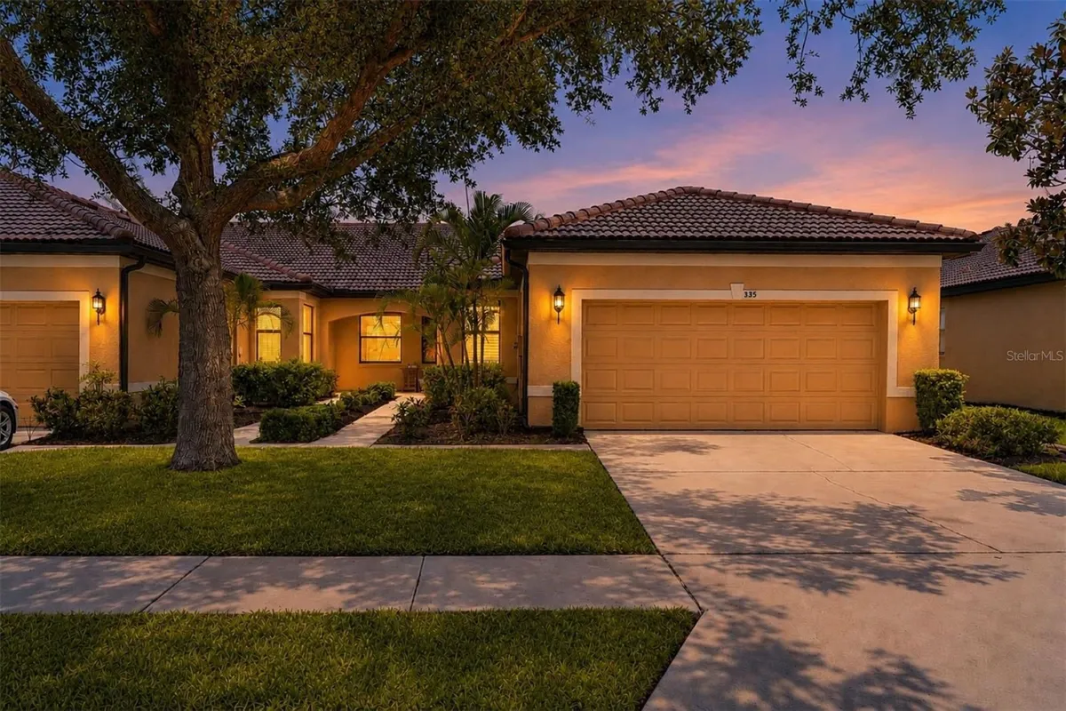 Property Slideshow image 1 of 71 | 335 seneca falls dr, Apollo Beach, FL, 33572