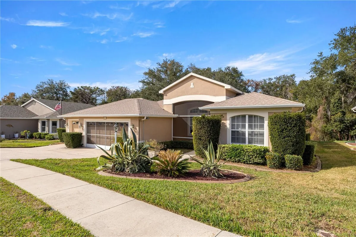 Property Slideshow image 1 of 40 | 5117 river edge ln, Leesburg, FL, 34748