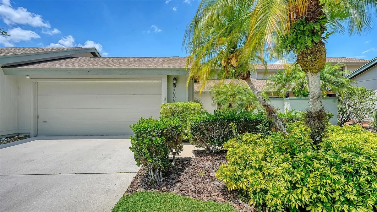 Property Slideshow image 1 of 40 | 4638 willow wood cir 34, Sarasota, FL, 34241