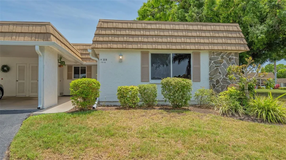 Property Slideshow image 1 of 86 | 2016 riverbluff pkwy v328, Sarasota, FL, 34231