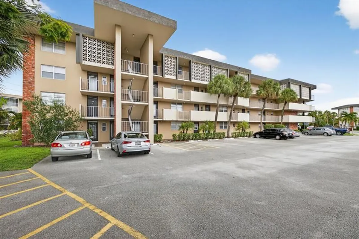 Property Slideshow image 1 of 17 | 3051 nw 46th ave apt 405, Lauderdale Lakes, FL, 33313