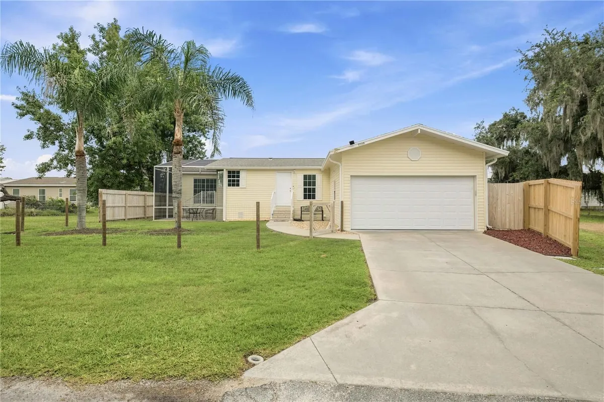 Property Slideshow image 1 of 38 | 5230 lexington cir, Wildwood, FL, 34785