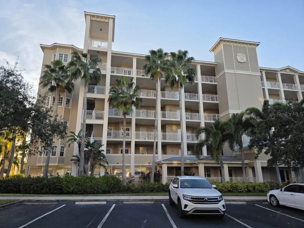 Property Slideshow image 1 of 35 | 7070 key haven rd 402, Seminole, FL, 33777
